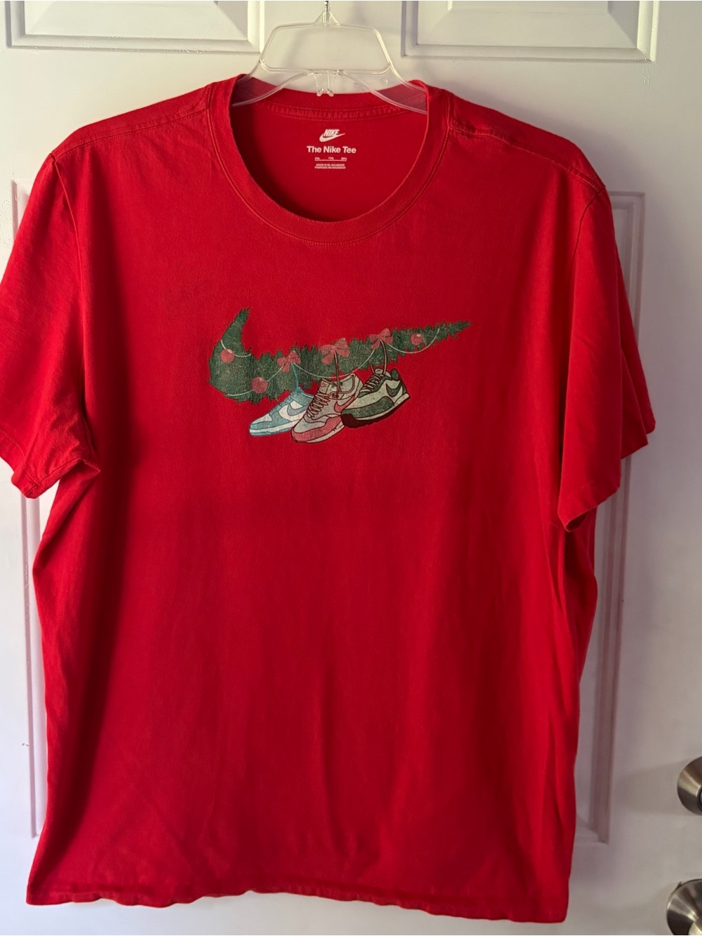 Nike Mens 2XL Christmas Holiday Sneaker Garland Swoosh Graphic T-Shirt Red